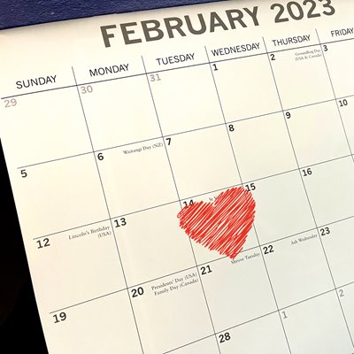 Calendar of February 2023 with a red heart over the 14th.
