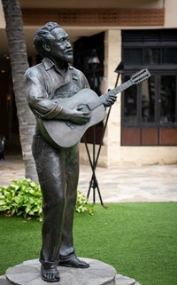 Statue of Gabby Pahinui holding a guitar