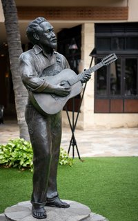 Statue of Gabby Pahinui holding a guitar